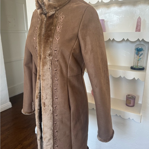 Faux fur lined winter's coat - Picture 4 of 7